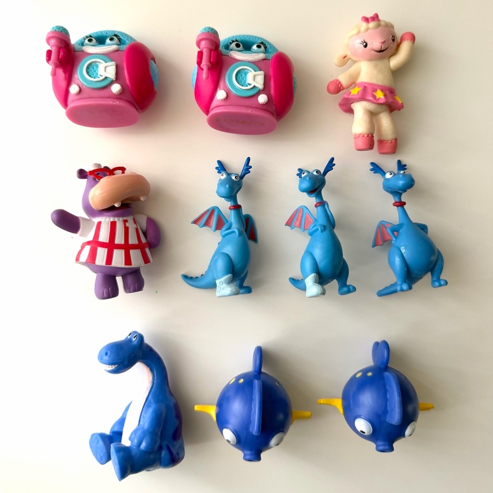 DISNEY JUNIOR Doc Mcstuffins Collectible Blind Bag Figured
